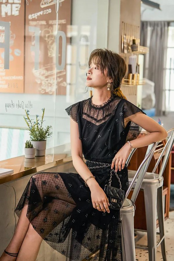 黑色连衣裙款式有哪些 黑色连衣裙显高显瘦吗