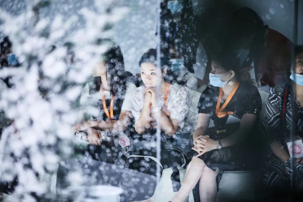 超现实异想| LESIES 2020冬新品发布会圆满落幕