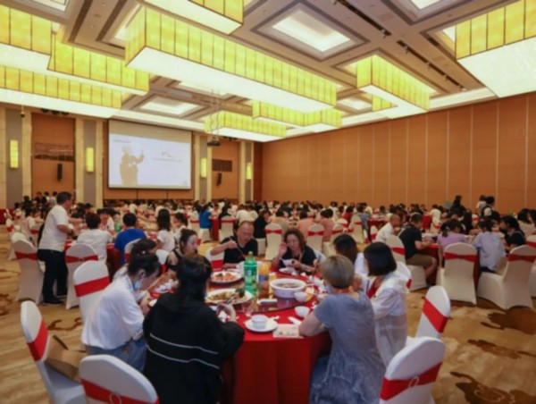 云上写生女装品牌2020冬季新品发布会盛大召开