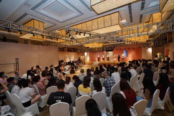 云上写生女装品牌2020冬季新品发布会盛大召开