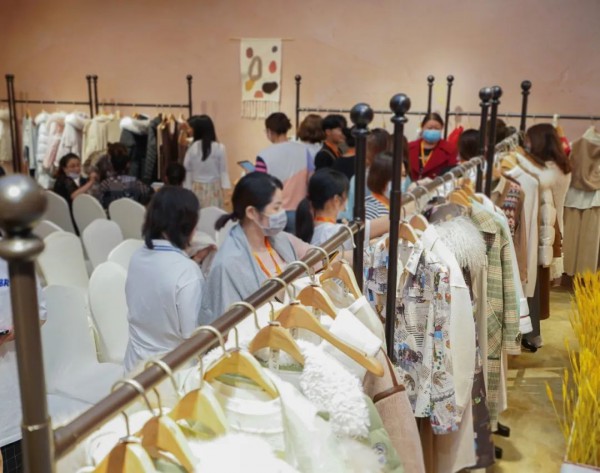 云上写生女装品牌2020冬季新品发布会盛大召开