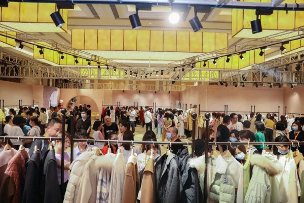 云上写生女装品牌2020冬季新品发布会盛大召开