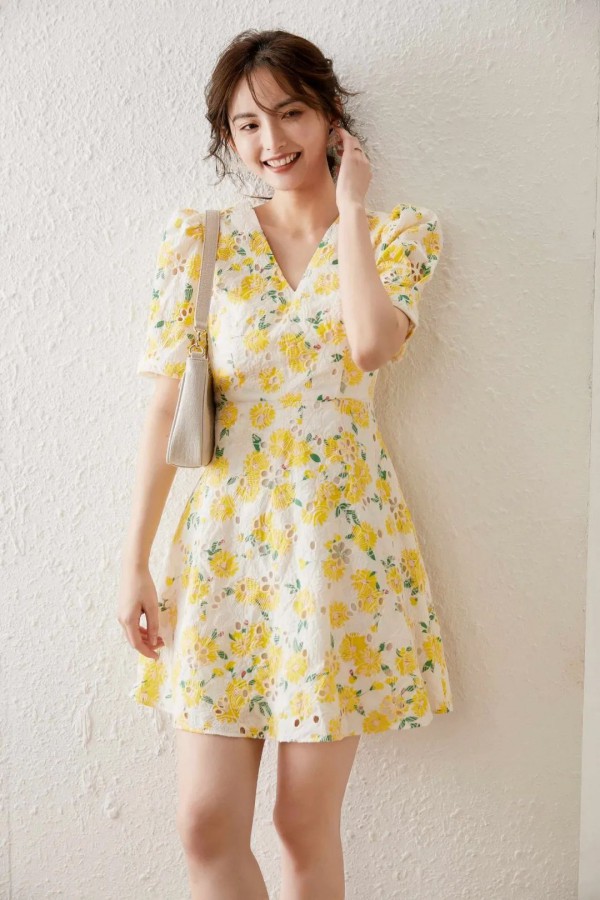 今夏最in的绝美“碎花裙” 时髦百搭还很显瘦