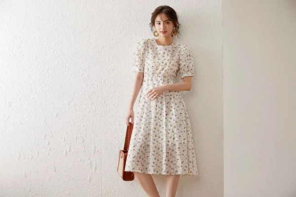 今夏最in的绝美“碎花裙” 时髦百搭还很显瘦