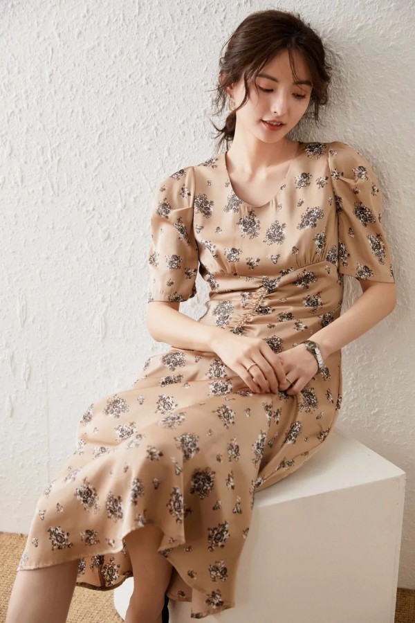 今夏最in的绝美“碎花裙” 时髦百搭还很显瘦