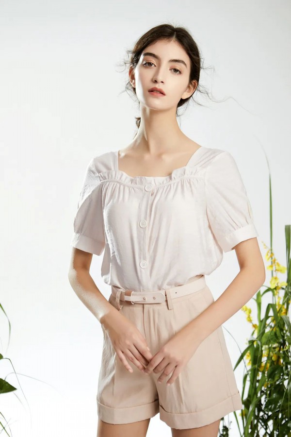 什么样的衣服显脖子细长 这样的V领方领一字领都不错