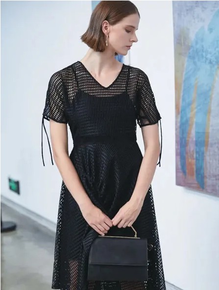 现代知识女性的高级穿搭 意澳女装值得你选择!