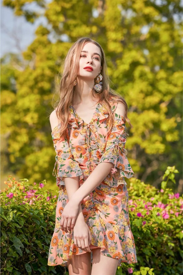 平肩和溜肩哪种好区别在哪 宽肩,窄肩可以穿露肩装吗