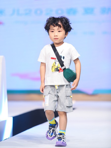 加盟童装选择猫咪儿  让你创业无忧