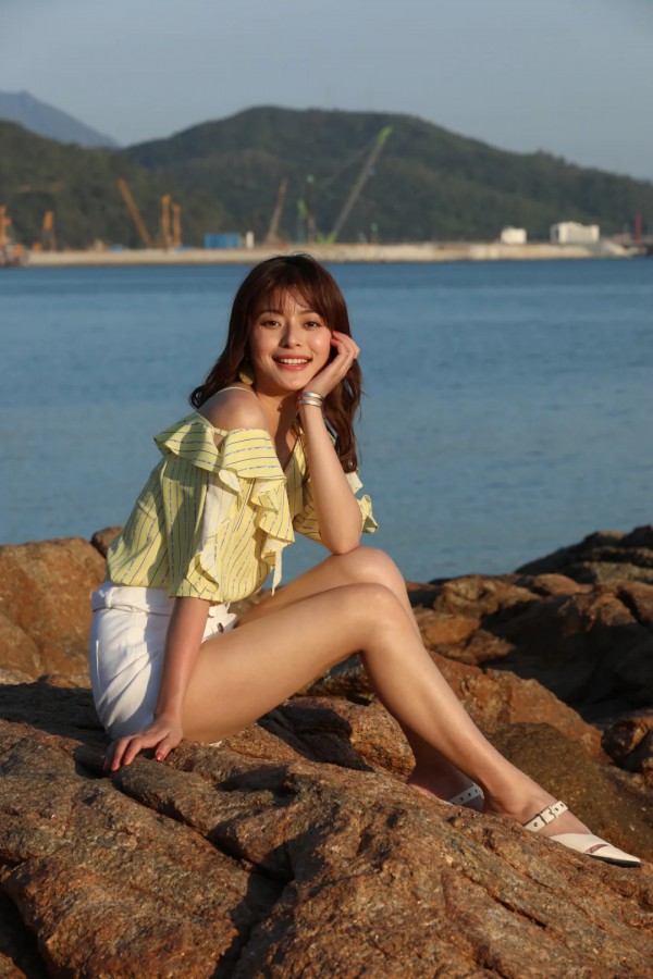 别再穿黑白灰了 今年爆火的“初恋色”显白又好看!!