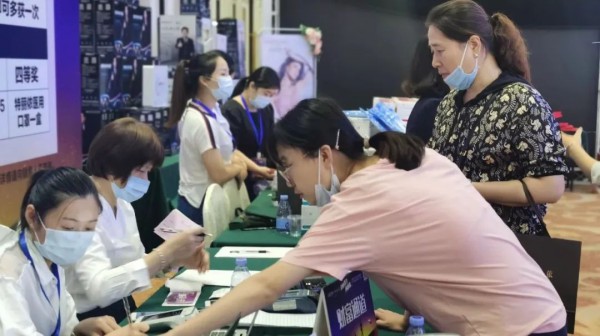 凝心聚力·再出发 奥丽侬2021春夏新品发布会荣耀绽放