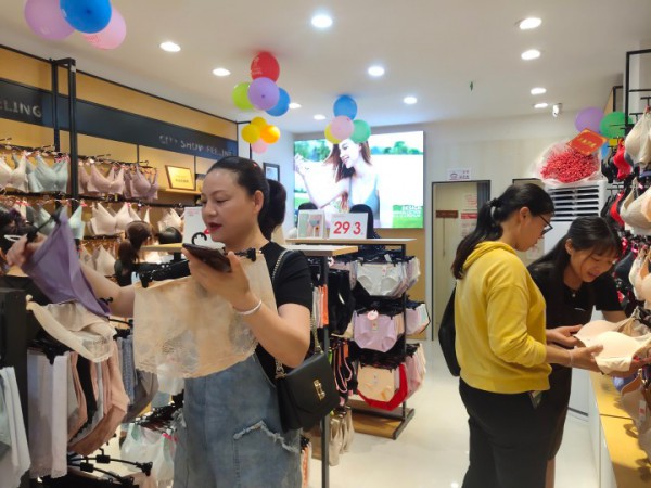 热烈祝贺“都市新感觉”四川广安店盛大开业!