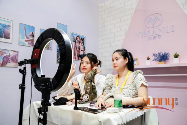 新怡集团深圳针博会直击 邀你来看带货女王的直播间