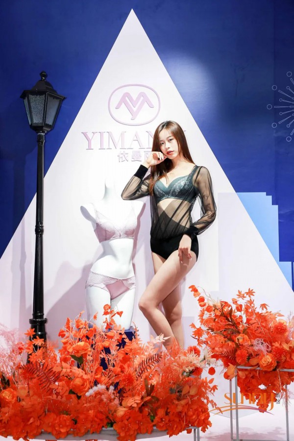 新怡集团深圳针博会直击 邀你来看带货女王的直播间