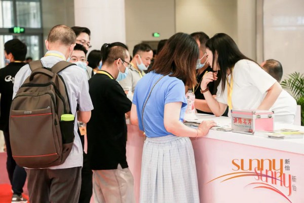 新怡集团深圳针博会直击 邀你来看带货女王的直播间