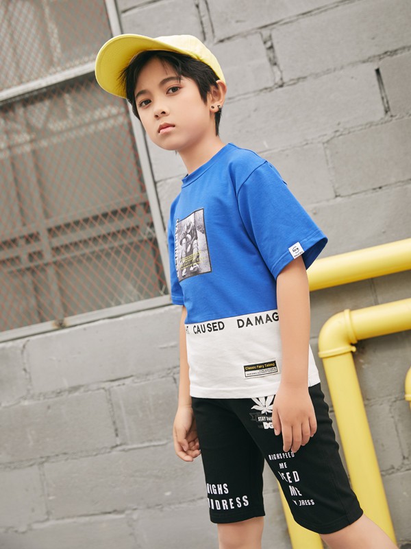 时髦短袖穿搭 小孩子这样穿很合适