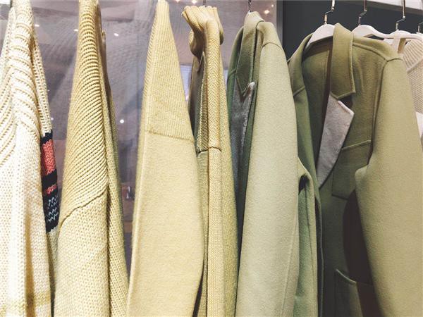 欧美消费市场新增新冠患者人数下降, 部分地区陆续解禁