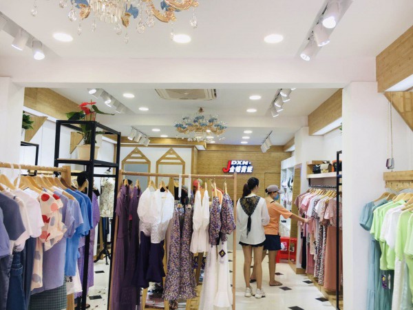 热烈祝贺金蝶茜妮新店盛大召开!预祝李小姐开业大吉!