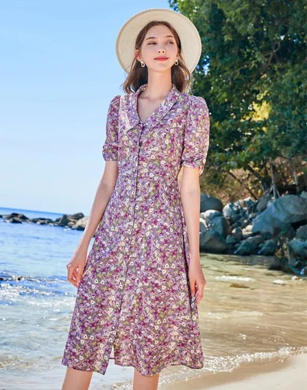 海滩边复古俏皮女郎 春美多连衣裙美到至极!