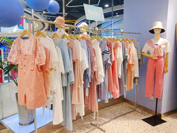 火爆七月!恭喜YANG样女装又一家新店盛大开业!