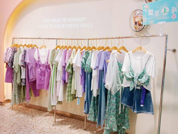 火爆七月!恭喜YANG样女装又一家新店盛大开业!