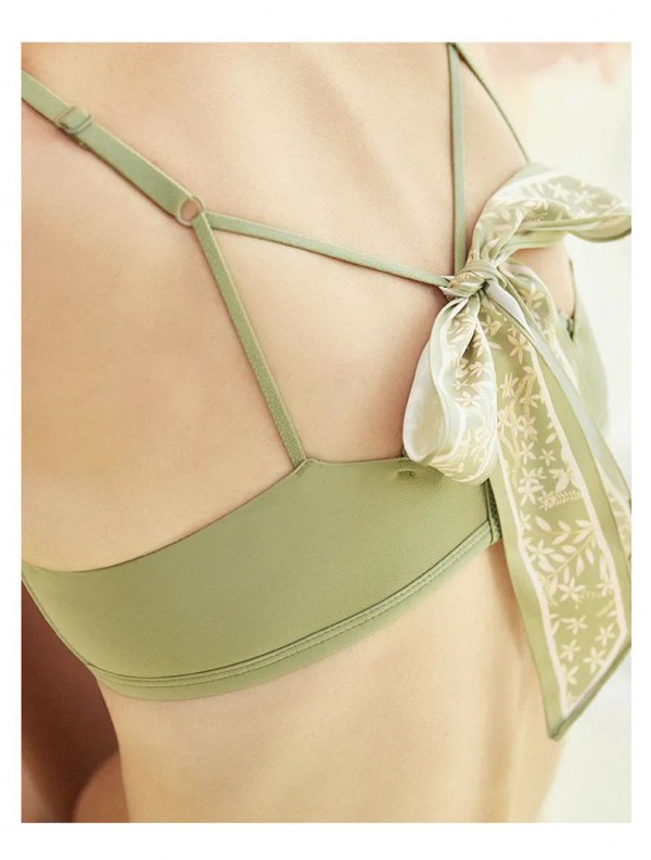 夏天如何挑选合适的内衣凹造型