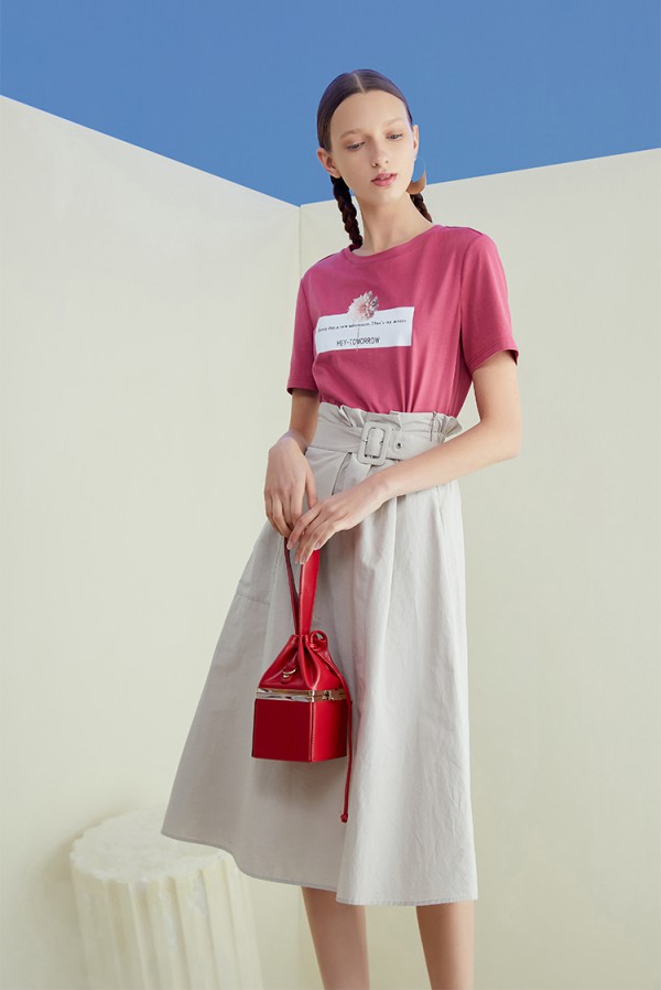 T恤搭配什么衣服好看 三彩教你T恤的百种穿法