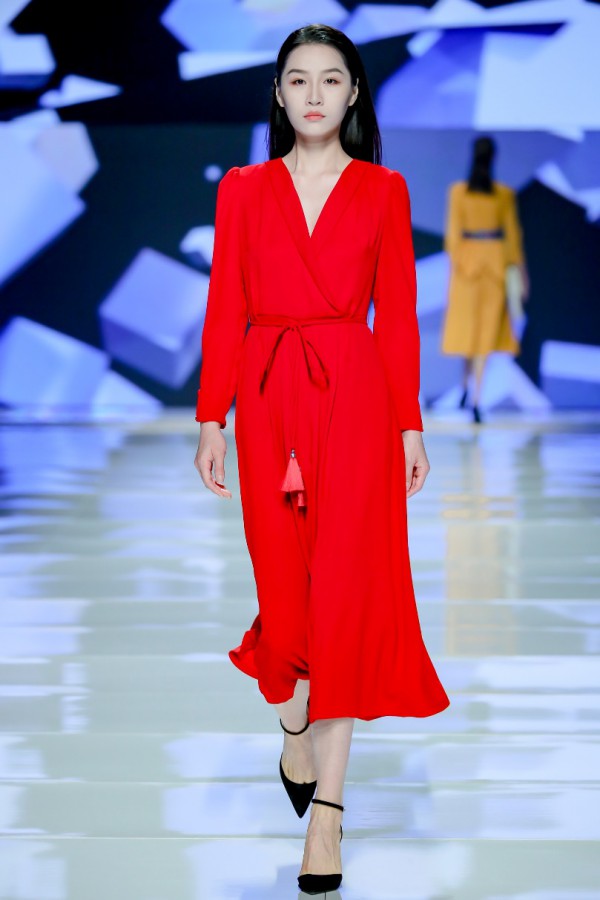 独立设计师＋影儿集团跨界合作成果走进秀场  第一届YINGER PRIZE独立设计师联名款重磅发布