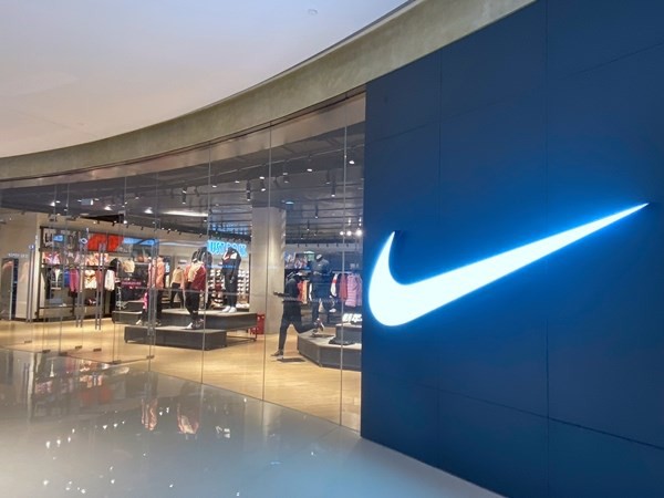 耐克出现两年来首次季度亏损 4周内商品平均（种类）数量降7.3%