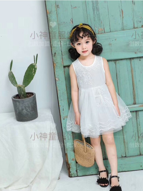 夏季孩子连衣裙搭配 小神童教你怎么给孩子搭配