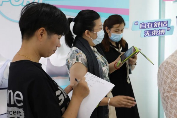 百伶百俐2021春夏新品发布会暨品牌战略会圆满成功