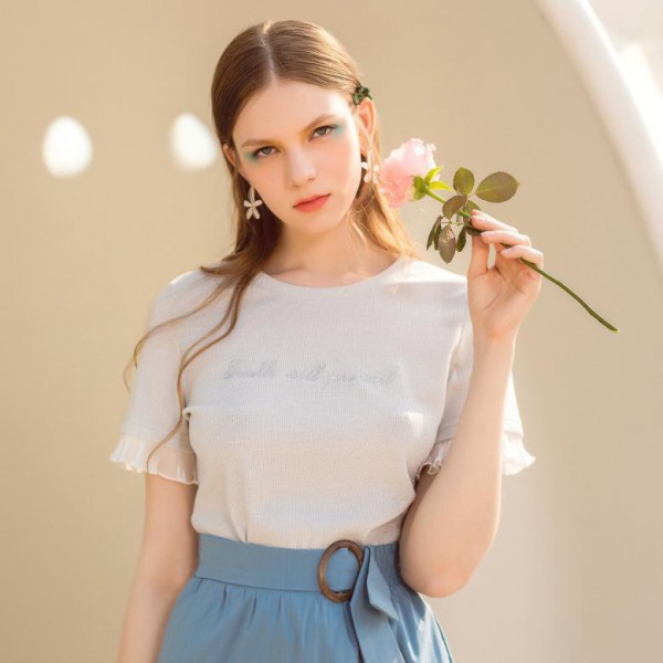 在这个无限商机的时代 戈蔓婷品牌女装用经典潮品祝你绽放华丽光彩　　