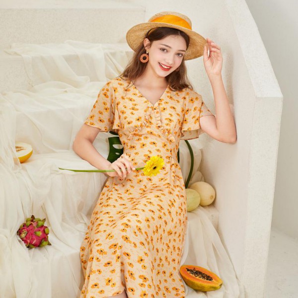 在这个无限商机的时代 戈蔓婷品牌女装用经典潮品祝你绽放华丽光彩　　