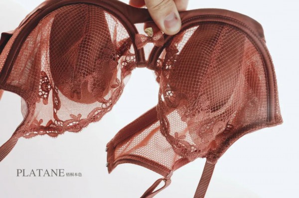 梧桐本色内衣新品上市 《伊絮》性感自然的曲线