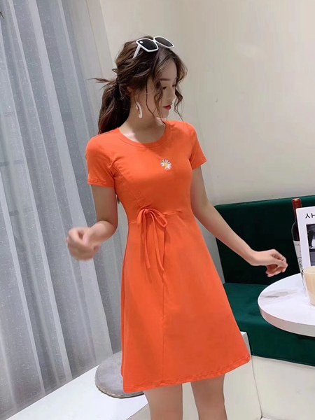 你为什么穿的跟别人不一样 古米娜来告诉你