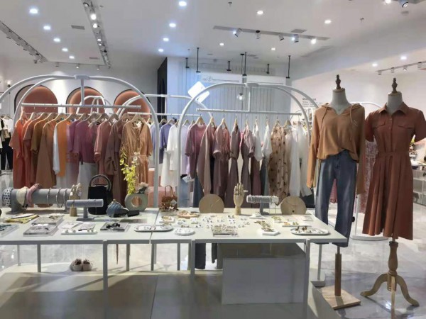 2020年如何寻找女装创业商机?加盟就选37°生活美学女装!