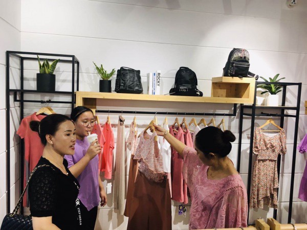 金蝶茜妮新店7月25日开业!感谢周小姐的信任!