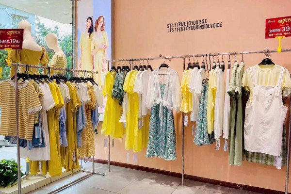 恭喜联营品牌YANG样女装双店齐开,国内门店遍地开花!