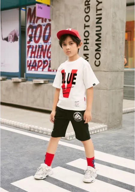 不想穿的过于复杂?你需要用T恤去应对