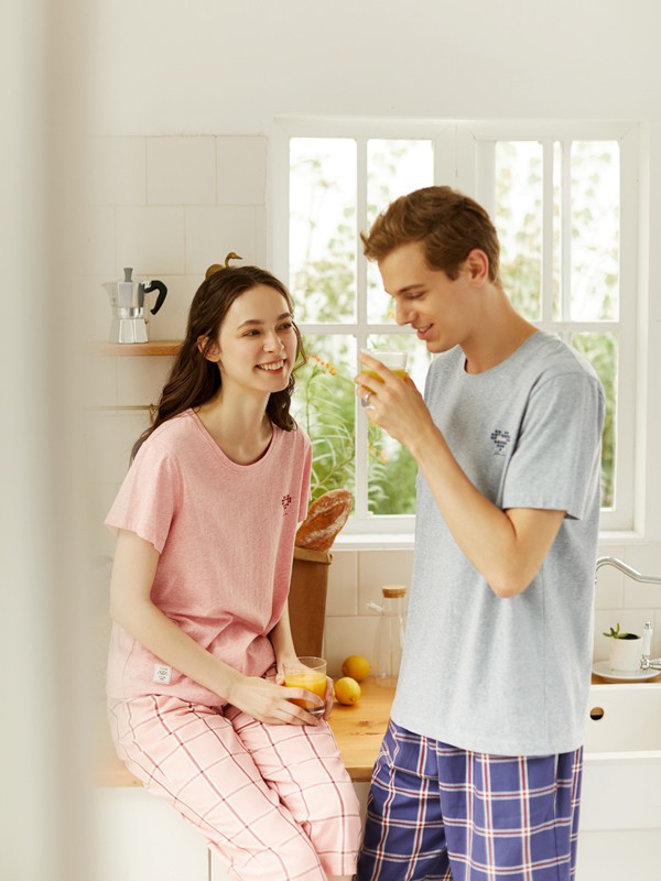 家居服选择什么牌子好 秋鹿内衣让你穿的放心