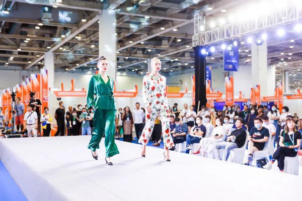 “丝绸苏州2020”展会盛大开幕!精彩活动一探究竟 “丝绸苏州2020”展会盛大开幕!精彩活动一探究竟