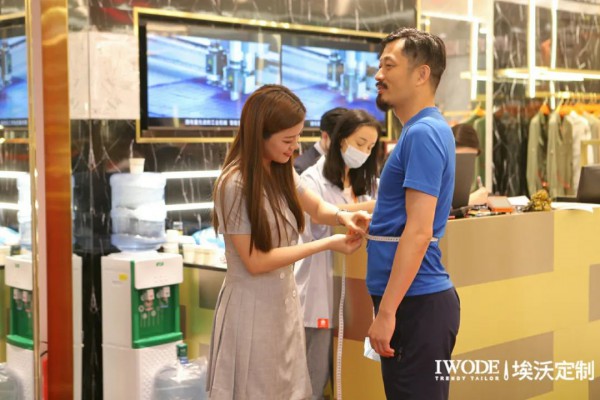 埃沃男装国潮定制 万物皆可“罩”