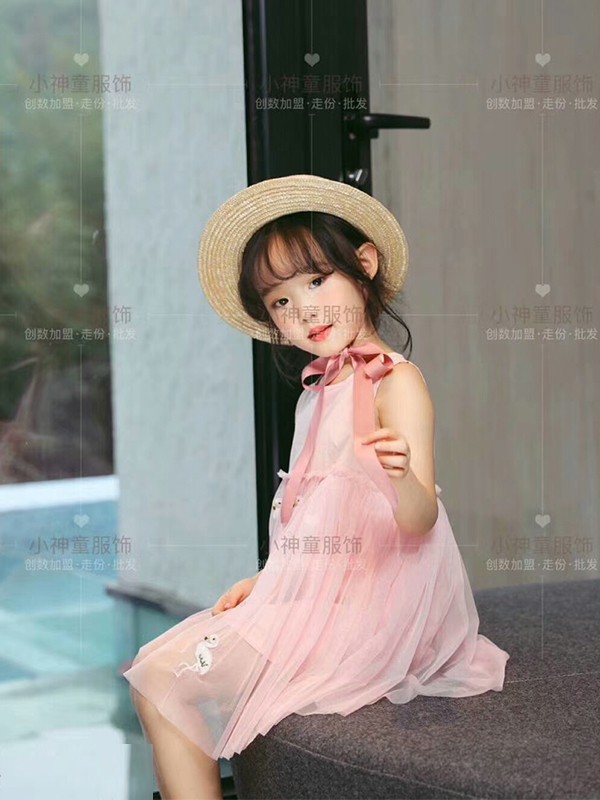 精品童装品牌加盟选择小神童服饰 助你轻松开业!