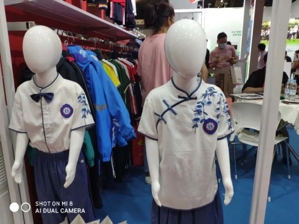 这个千亿服装市场虎门已经有企业抓住了机会 你还在等疫情过去?