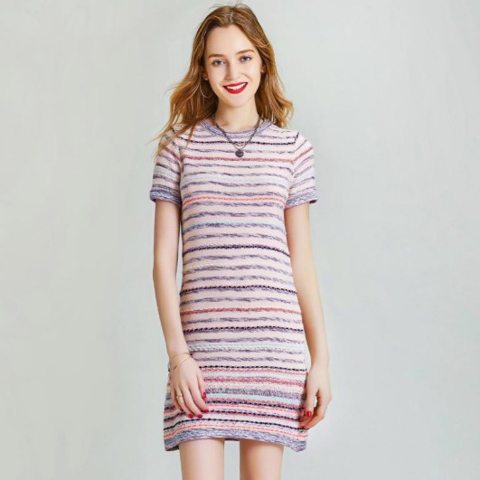 着了戈蔓婷品牌女装的魔 论气质简直可以“躺赢”