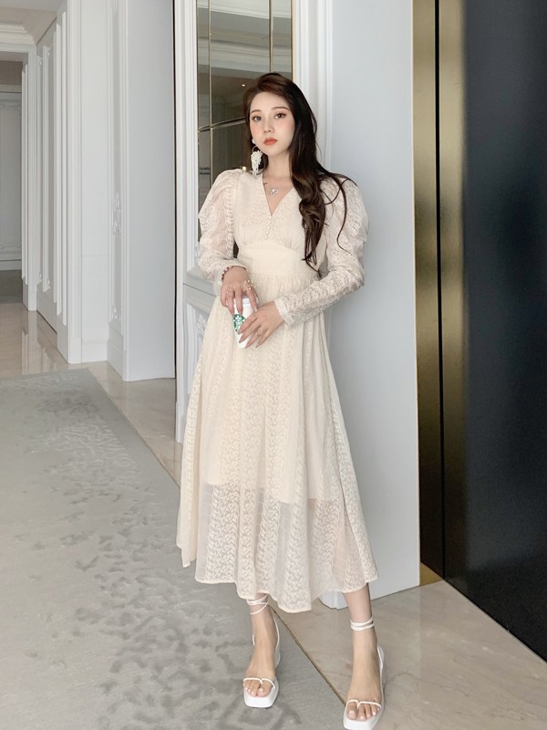 秋季精致搭配 摩卡女装穿出浪漫格调