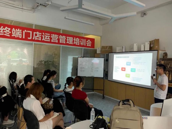上海浅氧服饰终端门店运营管理培训会圆满结束