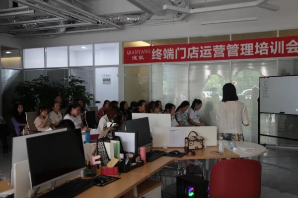 上海浅氧服饰终端门店运营管理培训会圆满结束