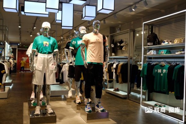 上半年关店500多家 疫情之下李宁也扛不住了?