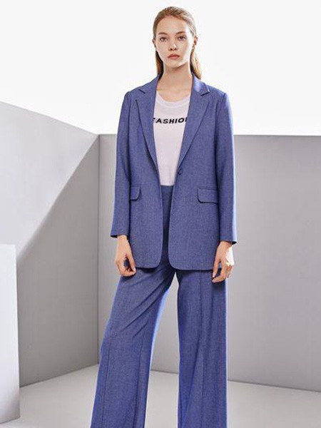 秋季职业装穿搭 迪如轻松穿出你的OL气质